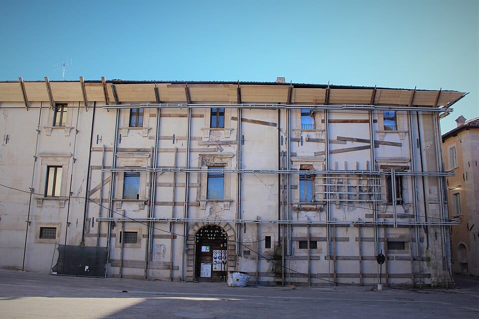 Palazzo farinosi branconi all'aquila