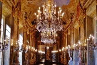 Galleria degli specchi di palazzo reale a genova