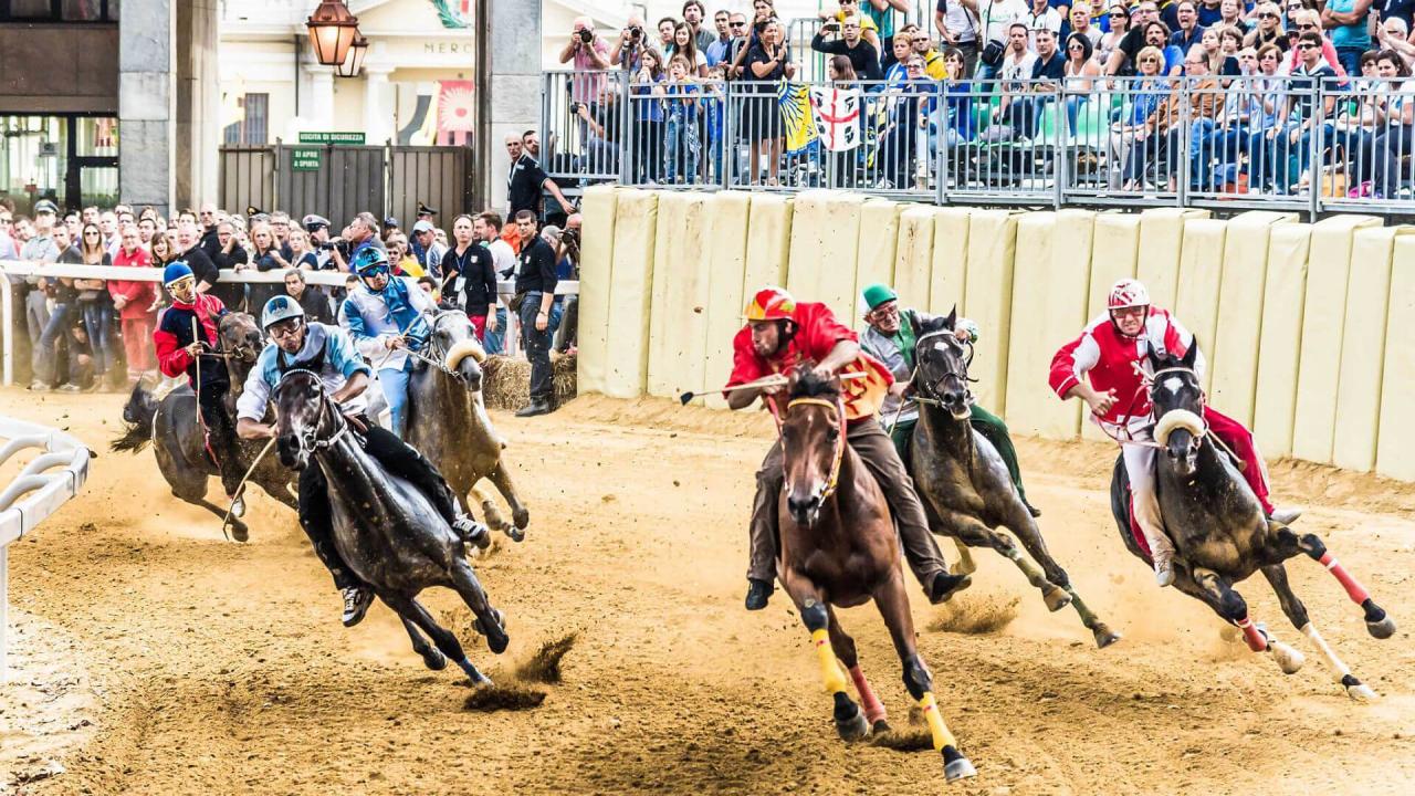 Palio di asti in piazza alfieri
