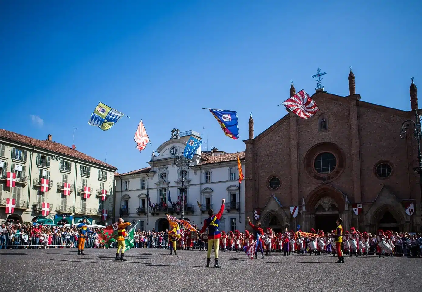 Sbandieratori al palio di asti