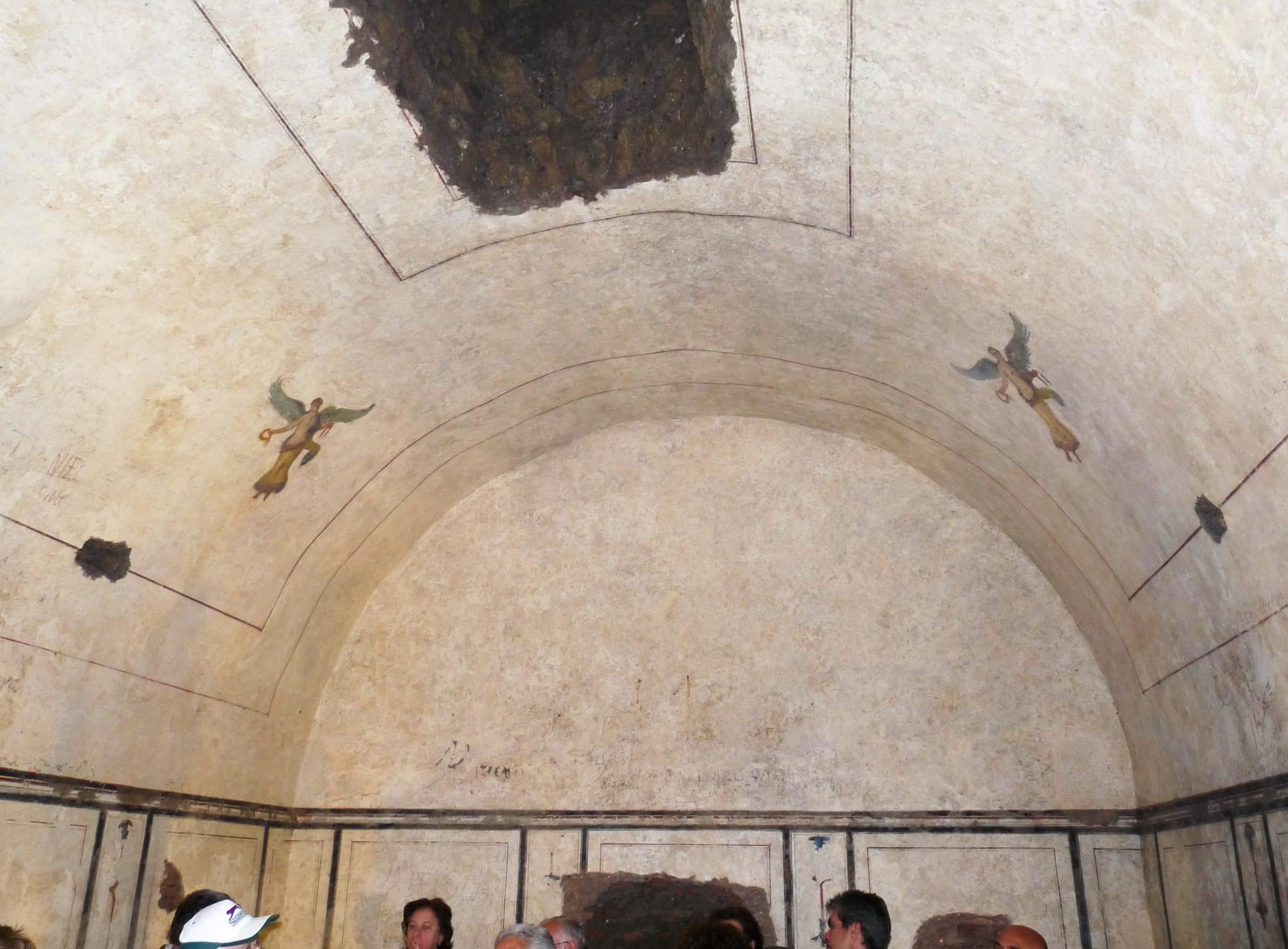 Camera funeraria interna della piramide cestia a roma
