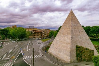 Piramide cestia a roma dopo i lavori di restauro del 2026