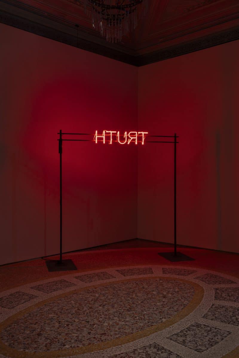 Shilpa gupta a milano 2026: orari, biglietti e cosa vedere Shilpa gupta, truth, 2026, installazione alla gam milano