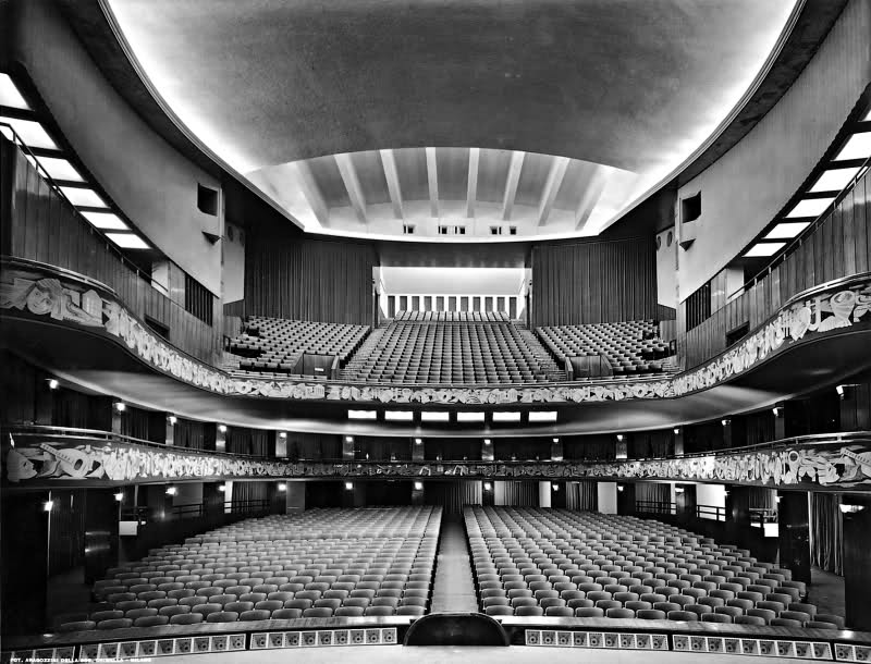 Interno del teatro lirico giorgio gaber di milano