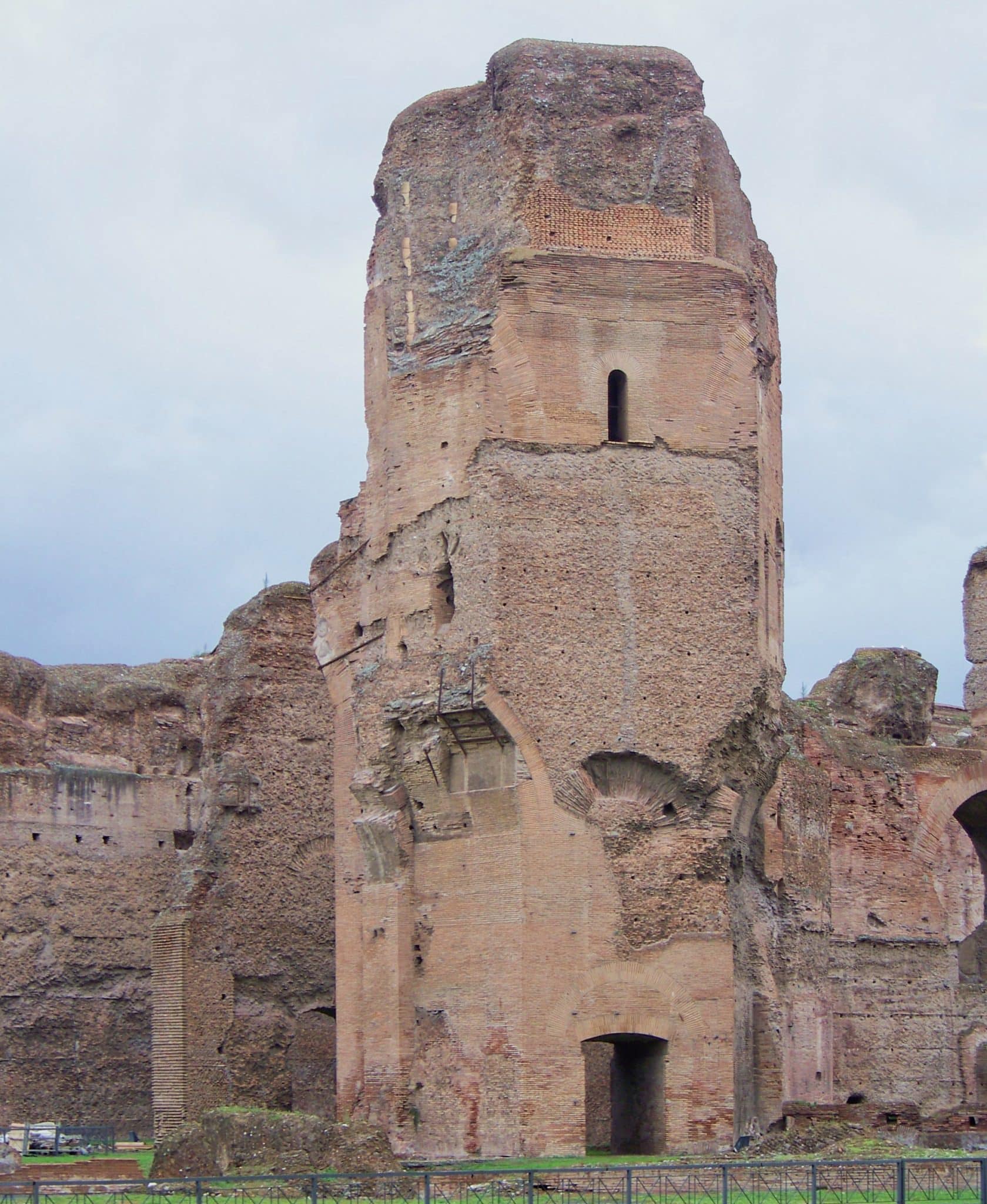 Resti monumentali delle terme di caracalla a roma
