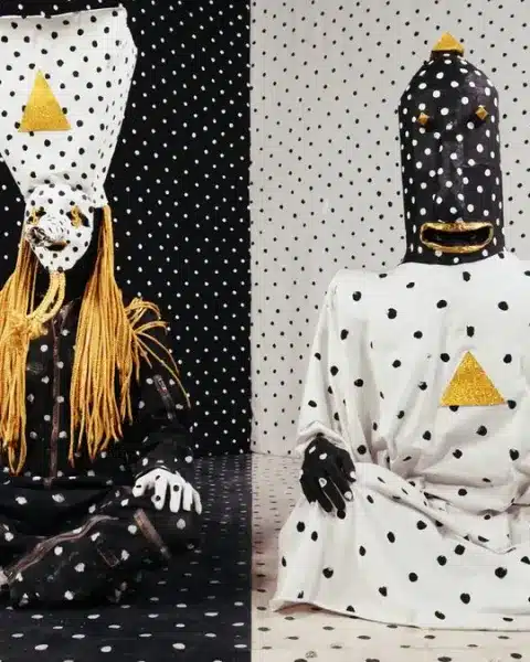Angine de poitrine, duo canadese con maschere e costumi a pois