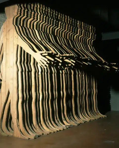 La grande cina di mario ceroli, scultura in legno del 1968
