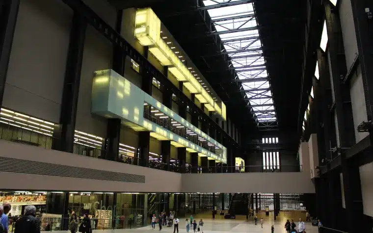 Tarek atoui alla tate modern: cosa vedere in hold e fino a quando